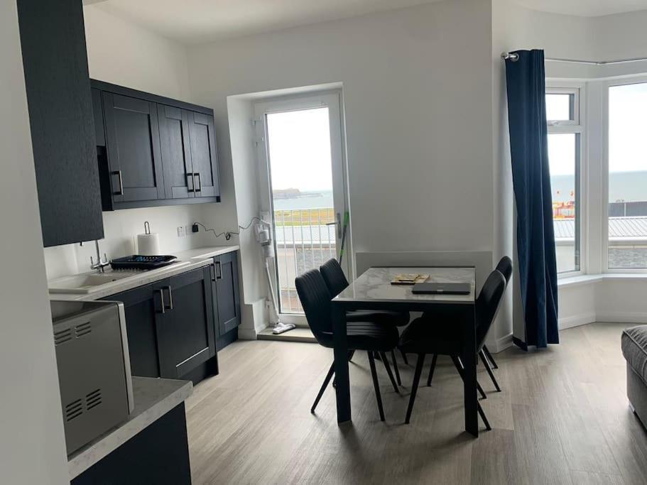 Modern Apartment With Sea Views Portrush Exterior foto