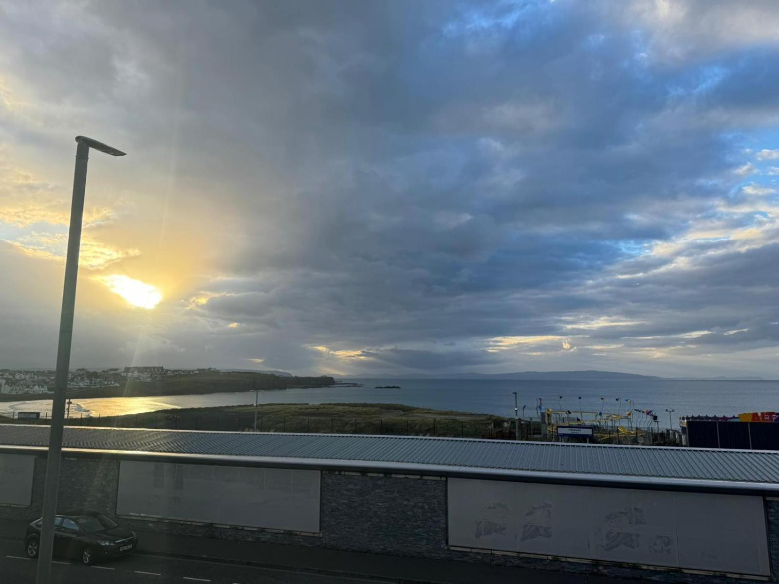 Modern Apartment With Sea Views Portrush Exterior foto